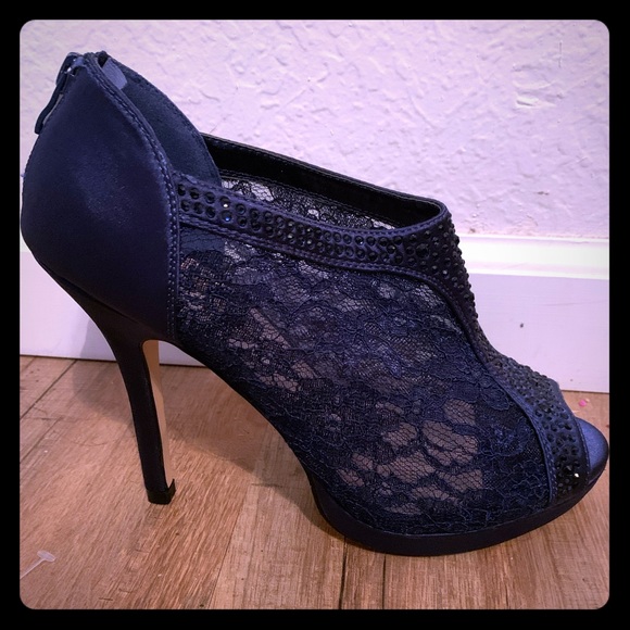 Peep Toe Stilettos with zipper - Picture 1 of 5